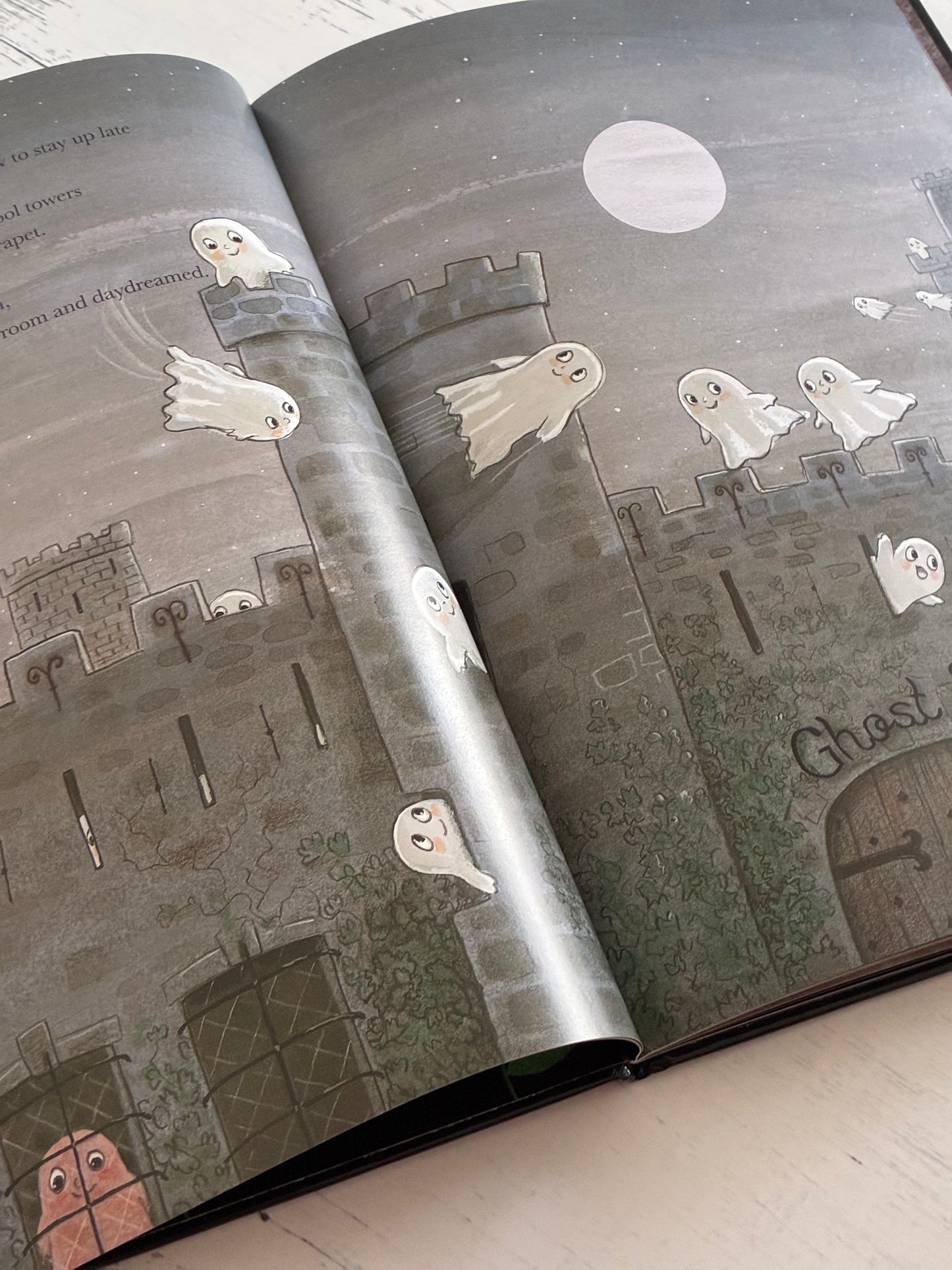 Gilbert the Ghost by Guido Van Genechten